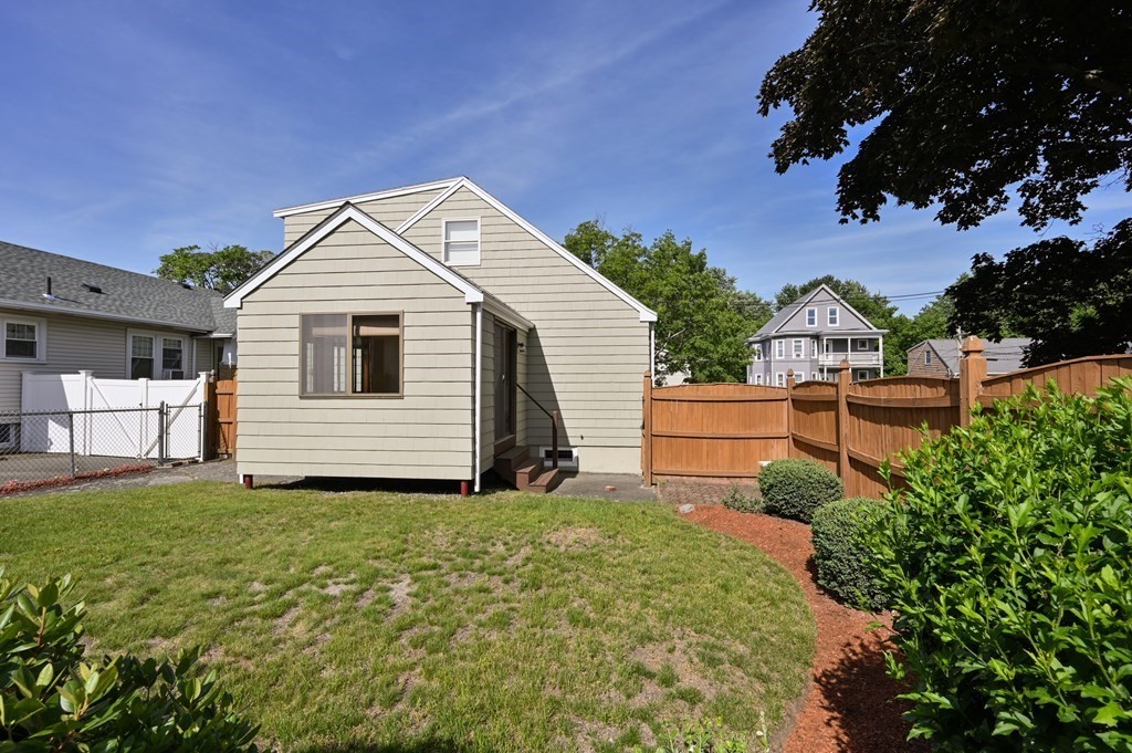 36 Nickerson Road Peabody, MA 01960 - Photo 5 of 18 Gallery Image 5