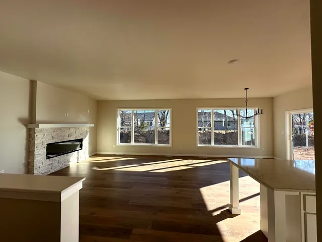 $489,900 | 1432 Crossroads Drive, De Pere, WI 54115