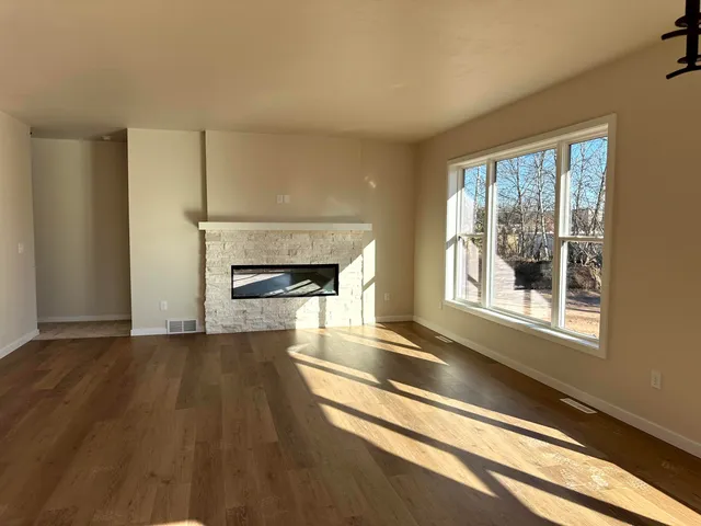 $489,900 | 1432 Crossroads Drive, De Pere, WI 54115