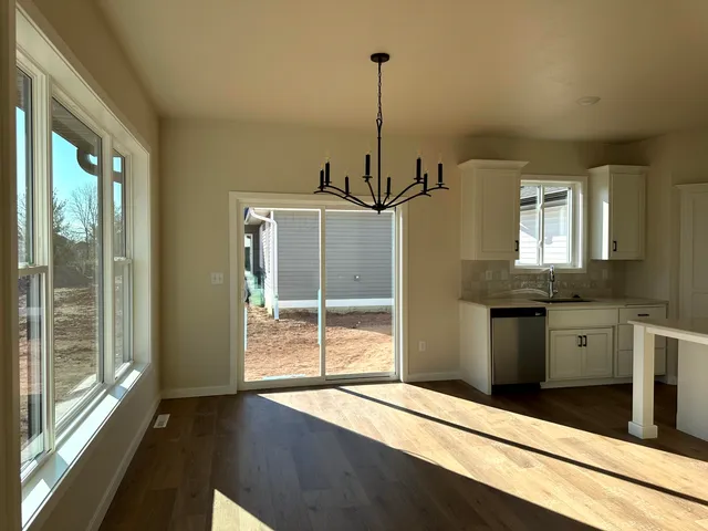 $489,900 | 1432 Crossroads Drive, De Pere, WI 54115