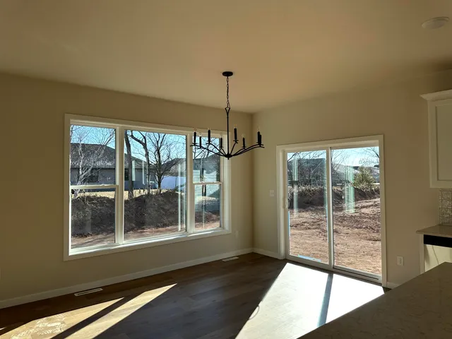 $489,900 | 1432 Crossroads Drive, De Pere, WI 54115