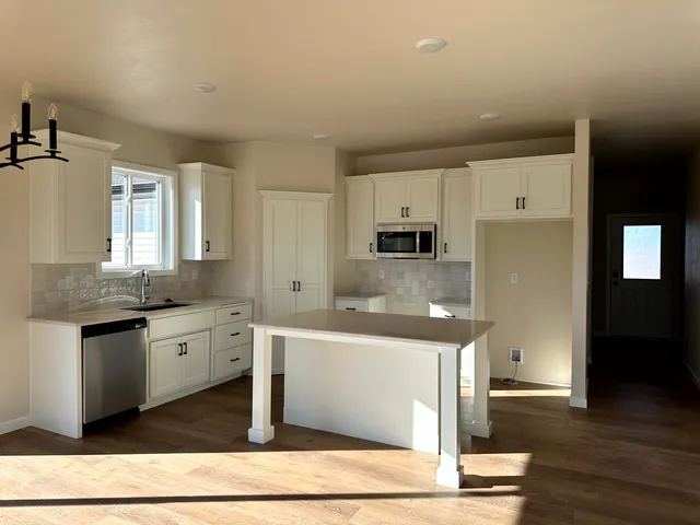 $489,900 | 1432 Crossroads Drive, De Pere, WI 54115