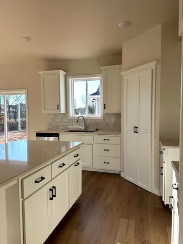 $489,900 | 1432 Crossroads Drive, De Pere, WI 54115