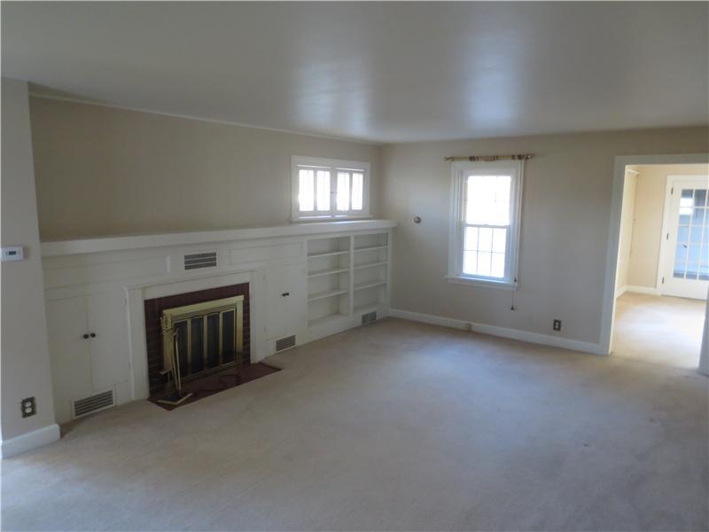 3250 Lamor Road Hermitage, PA 16148 - Photo 3 of 16 Living Room.