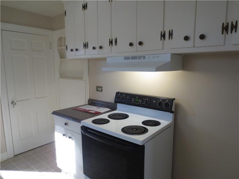 3250 Lamor Road Hermitage, PA 16148 - Photo 6 of 16 Kitchen.