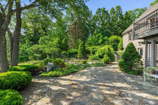 a view of a pathway of a house
