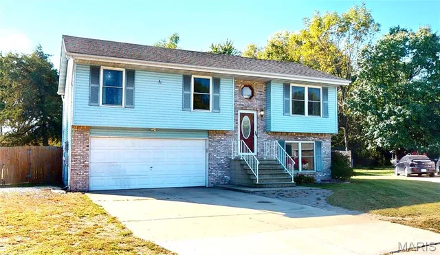 $215,000 | 5104 Stephanie Drive, Granite City, IL 62040