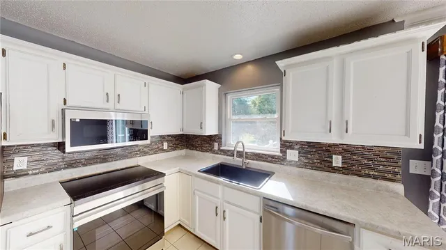 $215,000 | 5104 Stephanie Drive, Granite City, IL 62040