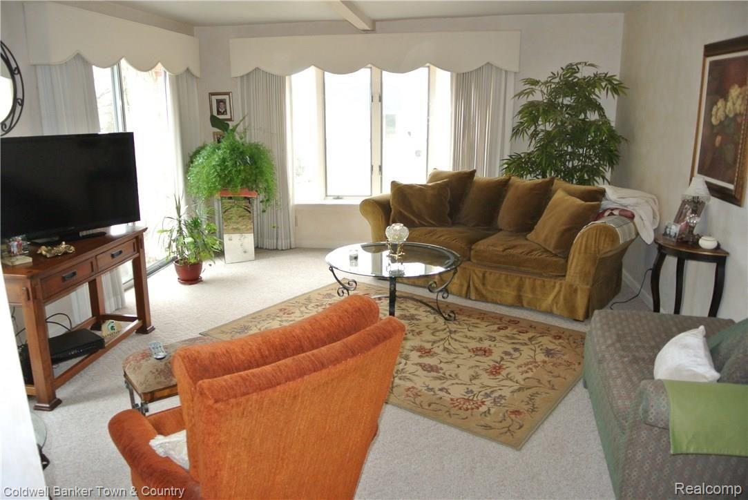 10254 Carmer Road Fenton, MI 48430 - Photo 4 of 21 DSC_0947.JPG