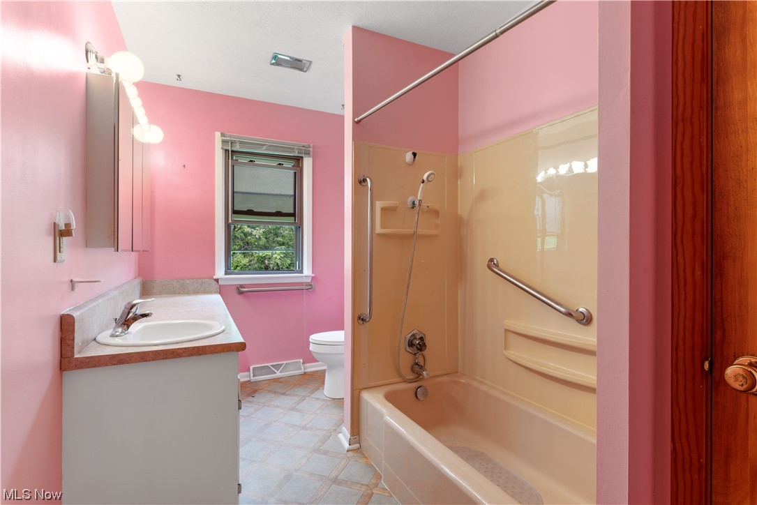 8111 Barnes Road Vermilion, OH 44089 - Photo 13 of 24 Gallery Image 13