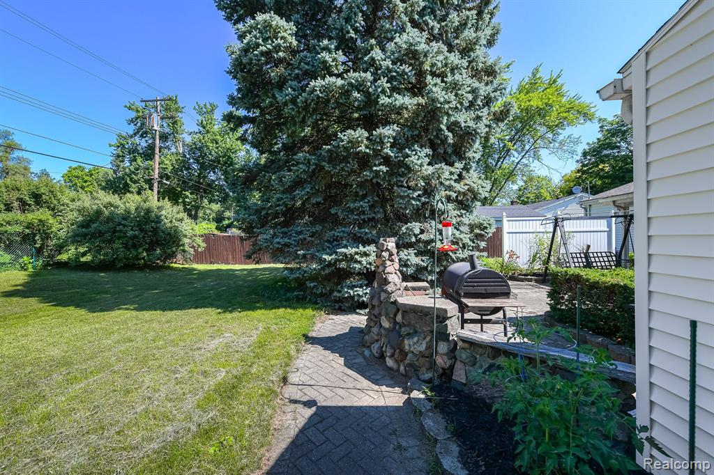 2724 Cranbrook Road Ann Arbor, MI 48104 - Photo 3 of 32 Gallery Image 3