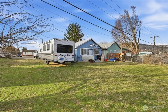 a front view of house with yard