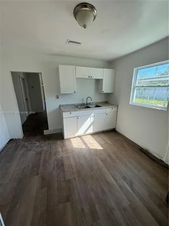 $560,000 | Gladeview, Miami, FL 33147