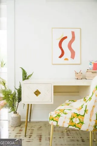 a black and white photo of a living room