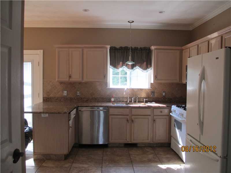 10 Paddock Drive Cranston, RI 02921 - Photo 3 of 11 Kitchen.