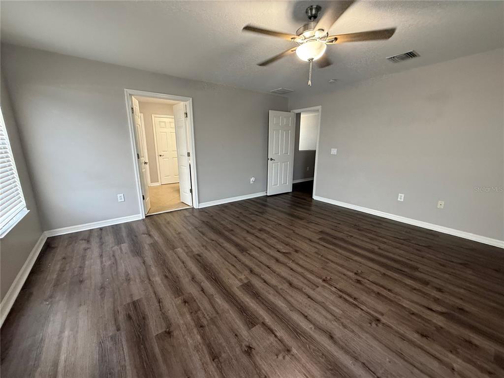 10239 Newminster Loop Ruskin, FL 33573 - Photo 13 of 29 Gallery Image 13