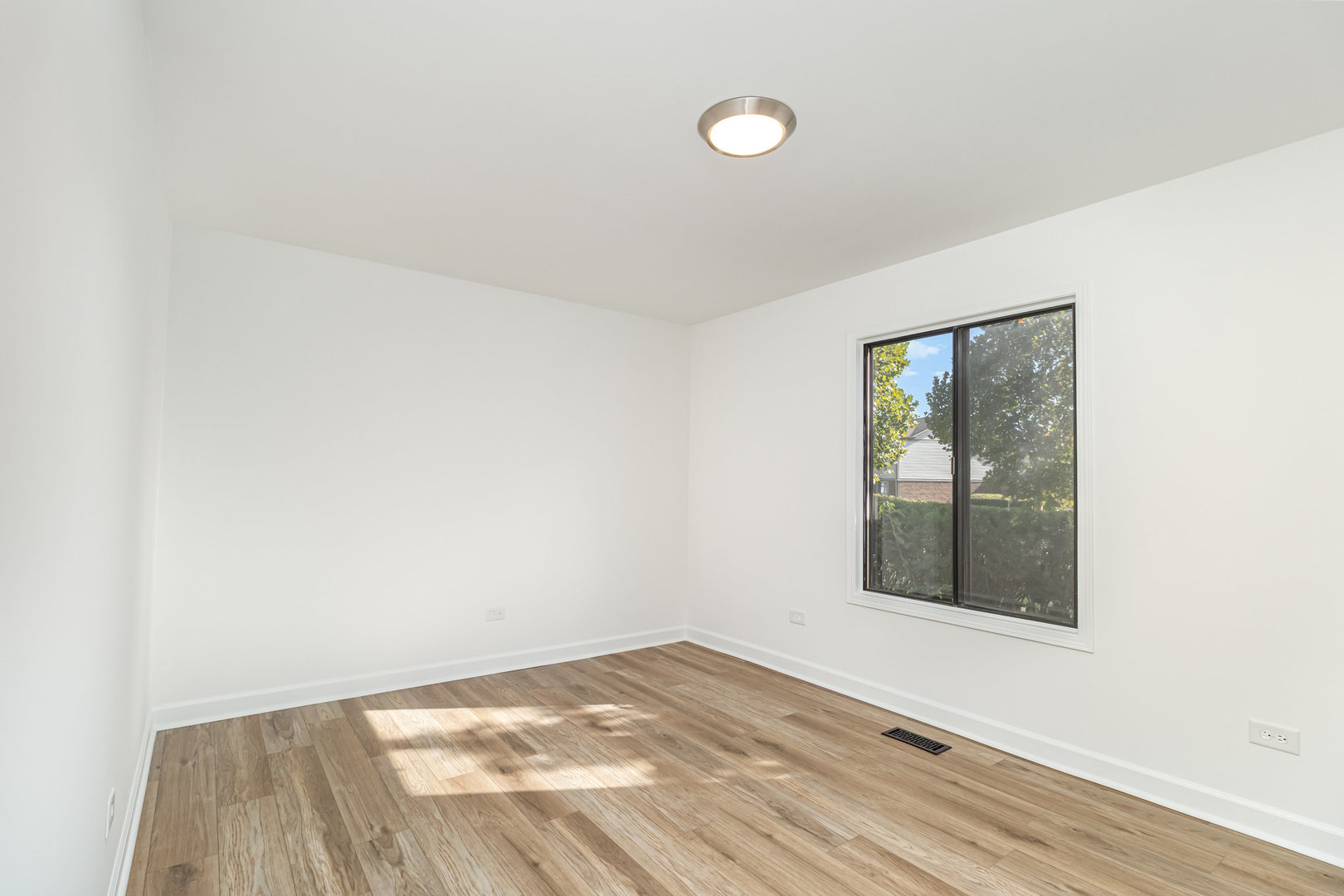 1467 Fairlane Drive, Unit 1B Schaumburg, IL 60193 - Photo 11 of 17 a view of an empty room with a window