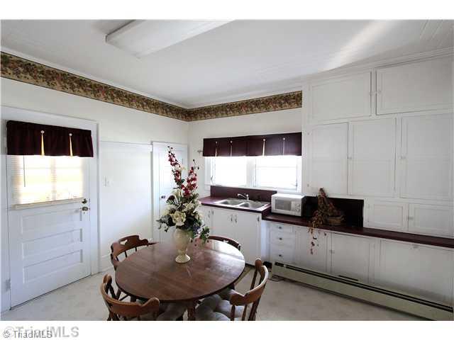 210 East Dalton Road King, NC 27021 - Photo 4 of 11 Kitchen.