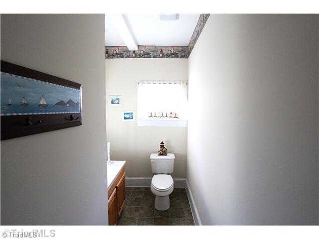210 East Dalton Road King, NC 27021 - Photo 7 of 11 Bath.