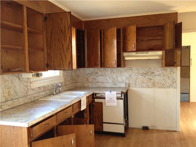 4451 Washington Road Greenbrier, TN 37073 - Photo 3 of 18 Kitchen
