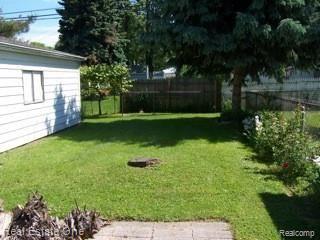 16832 Frazho Road Roseville, MI 48066 - Photo 3 of 30 yard.jpg
