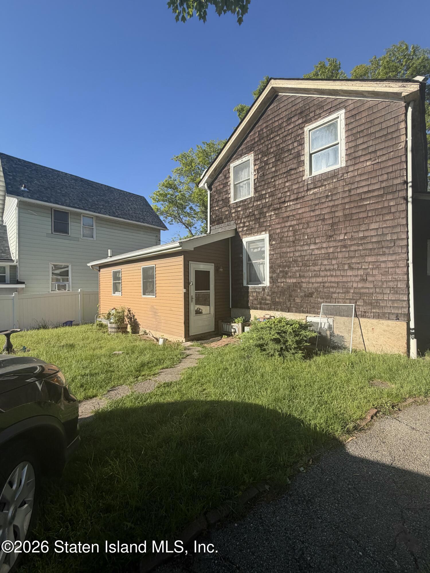 624 Manor Road Staten Island, NY 10314 - Photo 2 of 3 IMG_9700