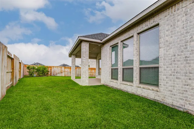 a view of an house with backyard porch and garden