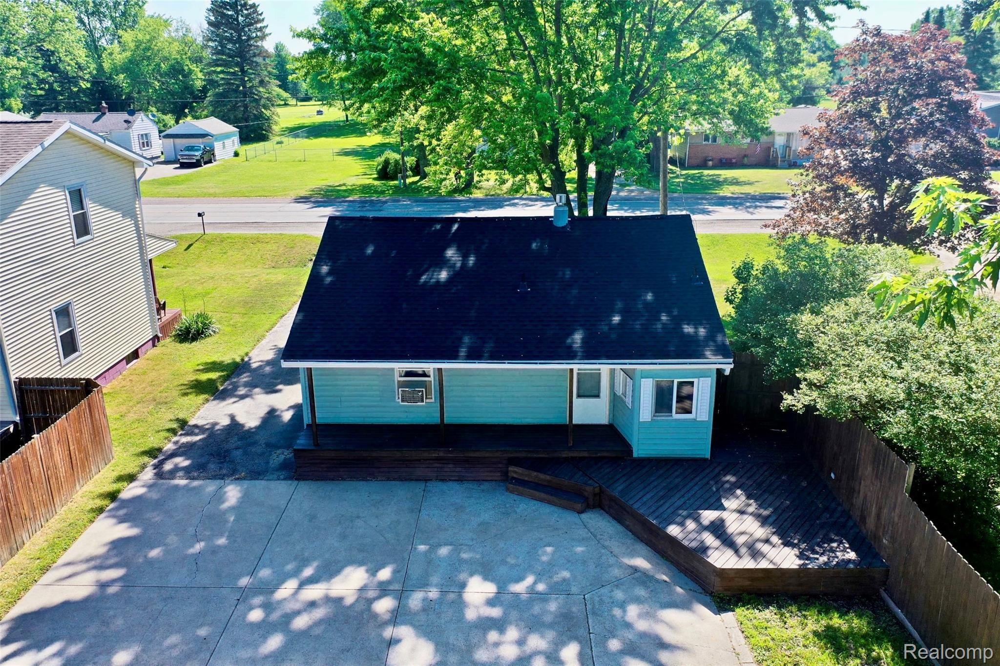 1484 Belsay Road Burton, MI 48509 - Photo 32 of 44 120F731B-BF01-4FD6-9D53-9E978758ABD7_1_201_a.jpeg