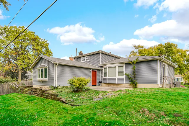 $270,000 | 17804 Pebblewood Lane, Hazel Crest, IL 60429