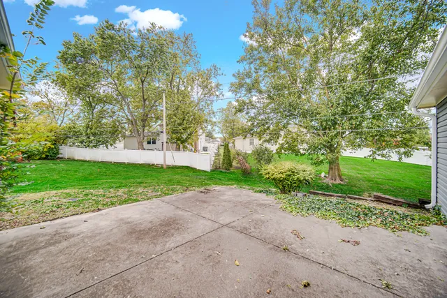 $270,000 | 17804 Pebblewood Lane, Hazel Crest, IL 60429