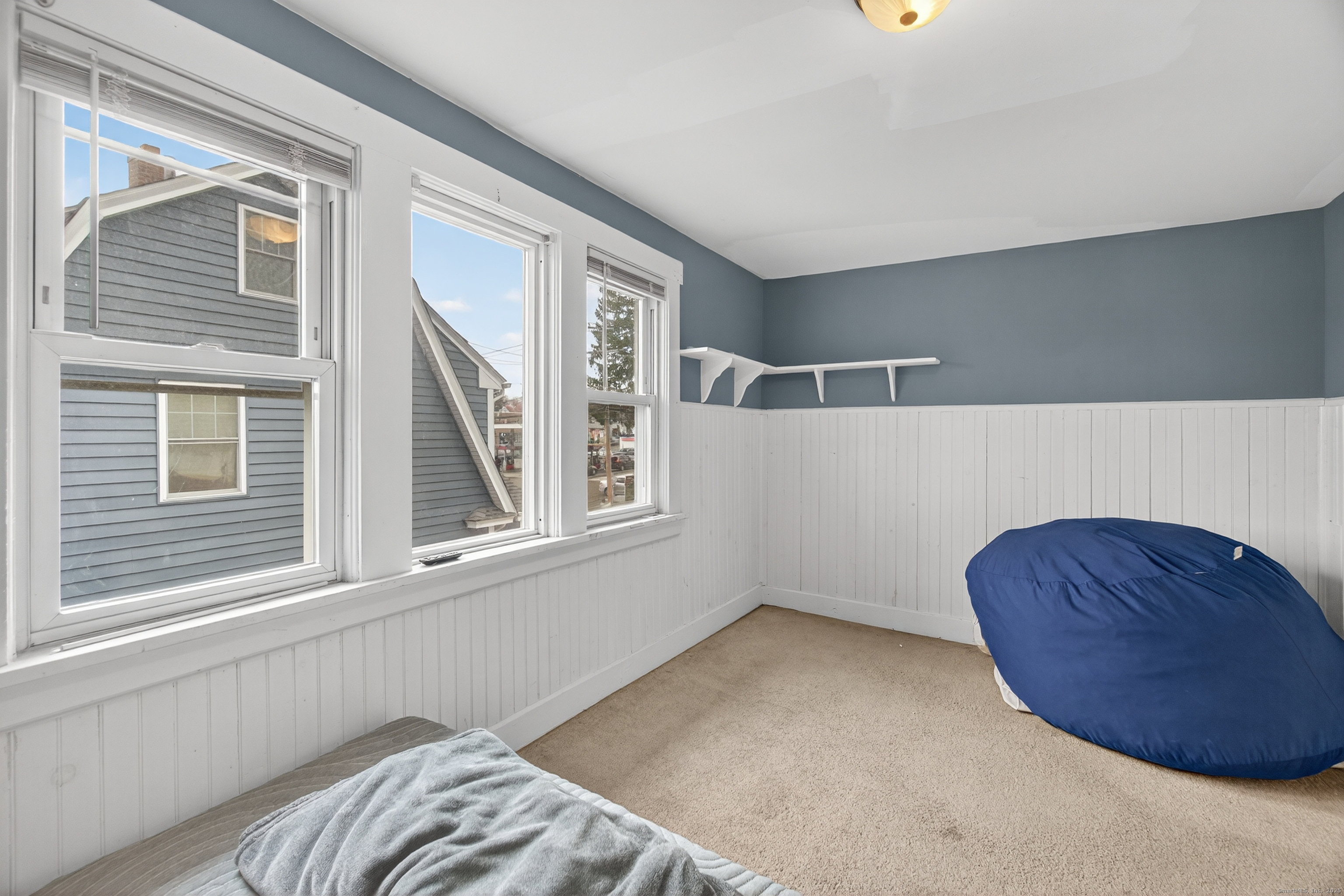 215 Overland Avenue Bridgeport, CT 06606 - Photo 19 of 32