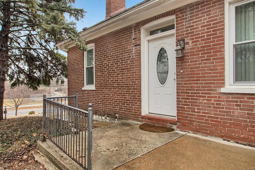5032 Heege Road St. Louis, MO 63123 - Photo 3 of 34 Gallery Image 3