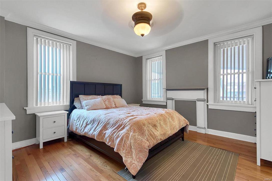 5032 Heege Road St. Louis, MO 63123 - Photo 7 of 34 Gallery Image 7