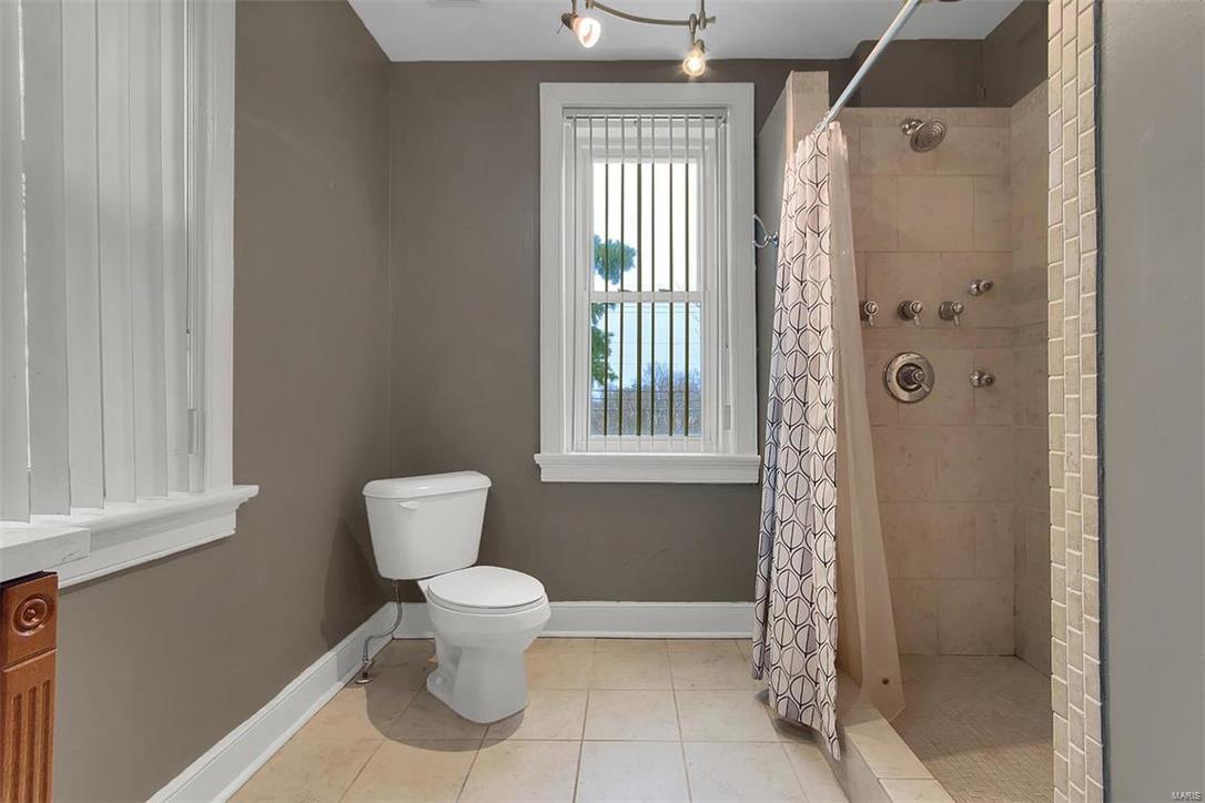 5032 Heege Road St. Louis, MO 63123 - Photo 9 of 34 Gallery Image 9