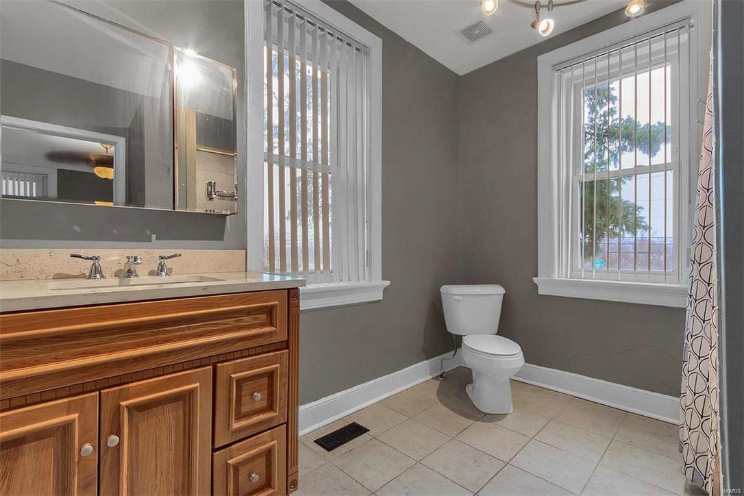 5032 Heege Road St. Louis, MO 63123 - Photo 10 of 34 Gallery Image 10