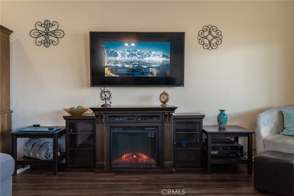 1580 Williamson Park Beaumont, CA 92223 - Photo 11 of 48 a living room with furniture and a flat screen tv
