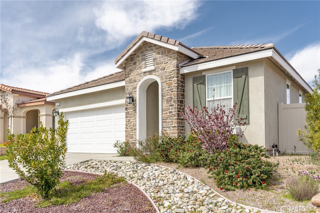 1580 Williamson Park Beaumont, CA 92223 - Photo 2 of 48 a front view of a house with garden
