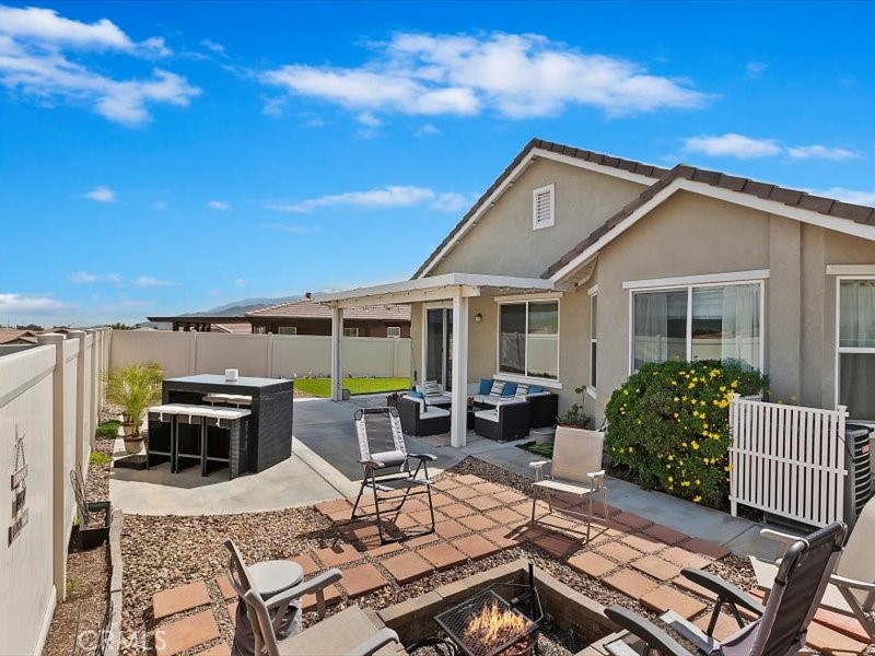 1580 Williamson Park Beaumont, CA 92223 - Photo 42 of 48 a view of a patio with table and chairs with wooden fence