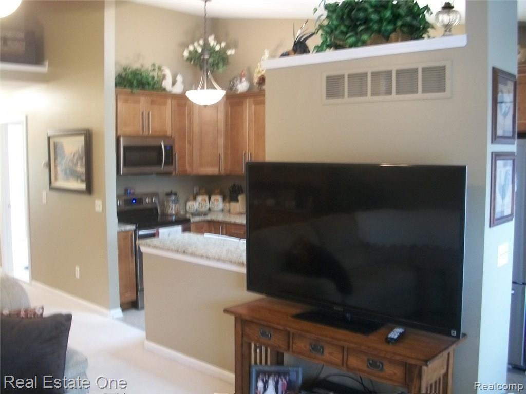 62402 Raleigh Court, Unit 2 South Lyon, MI 48178 - Photo 13 of 45 100_5139.JPG