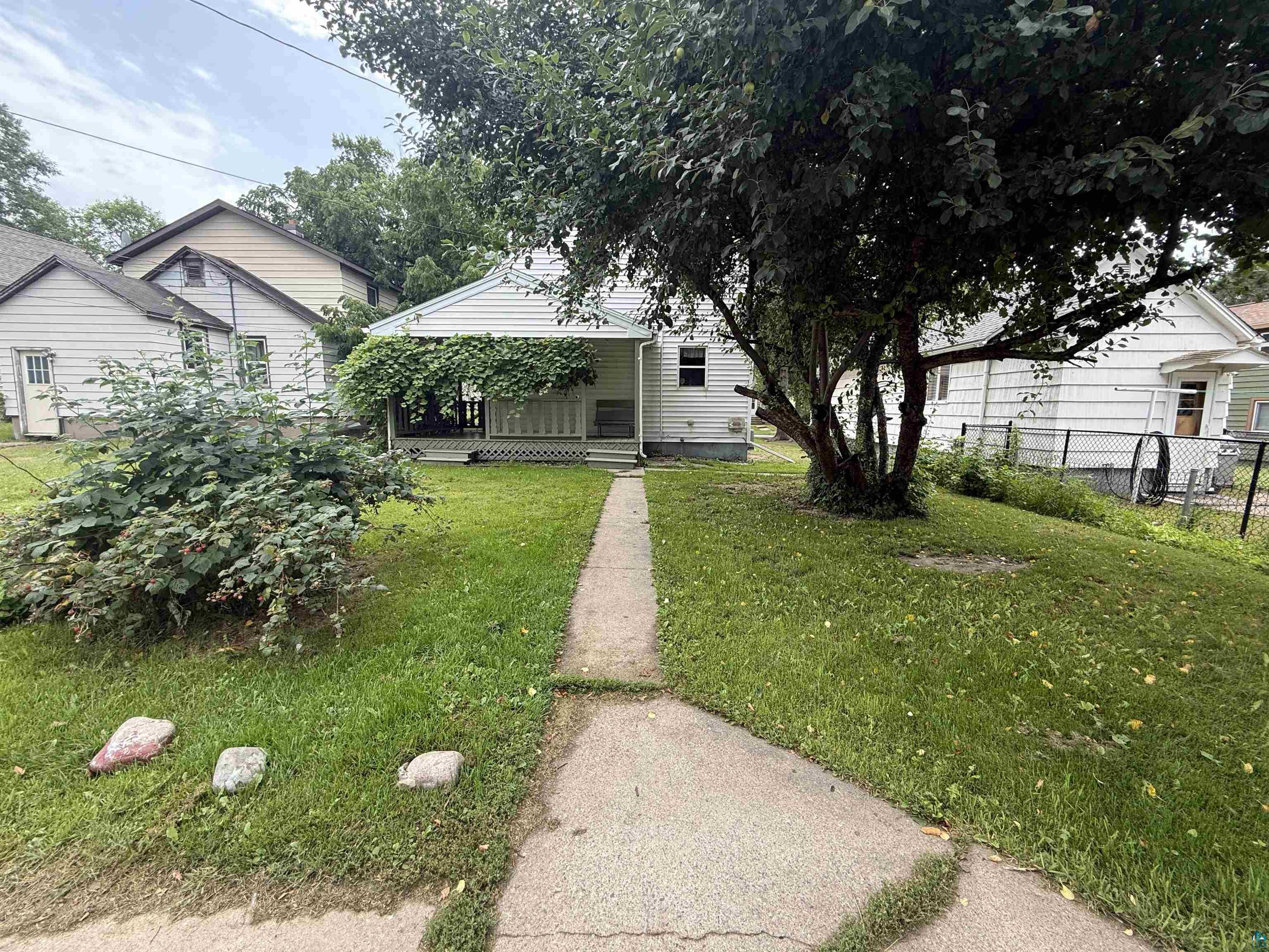 809 16th Street North Virginia, MN 55792 - Photo 7 of 44 Bungalow featuring covered porch