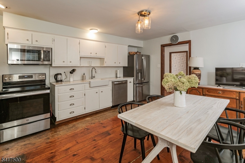 46 Poor Farm Road Pennington, NJ 08534 - Photo 14 of 38