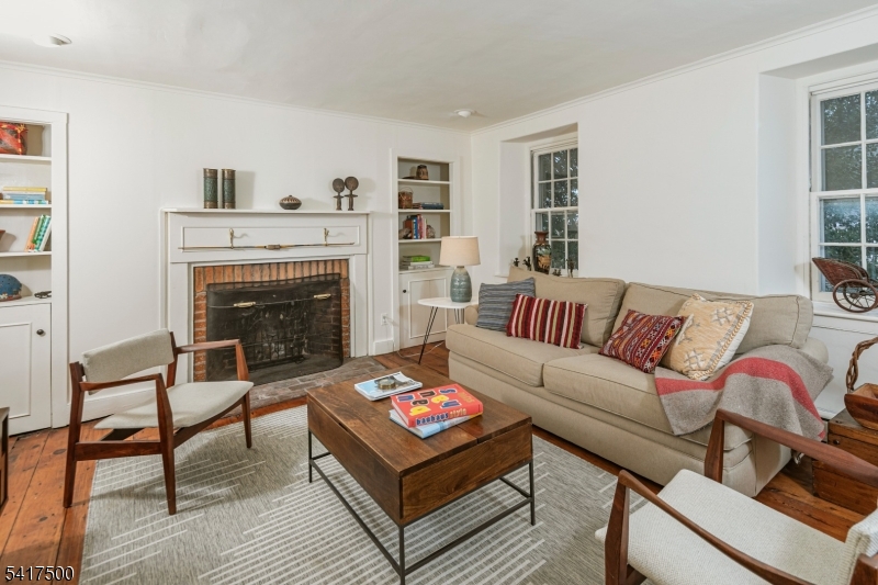 46 Poor Farm Road Pennington, NJ 08534 - Photo 7 of 38