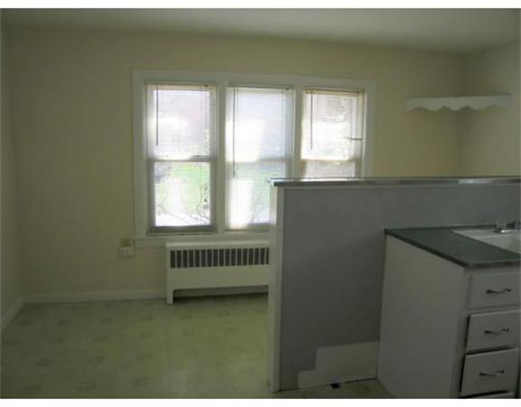 29 Wallingford Road Worcester, MA 01607 - Photo 2 of 5 Gallery Image 2