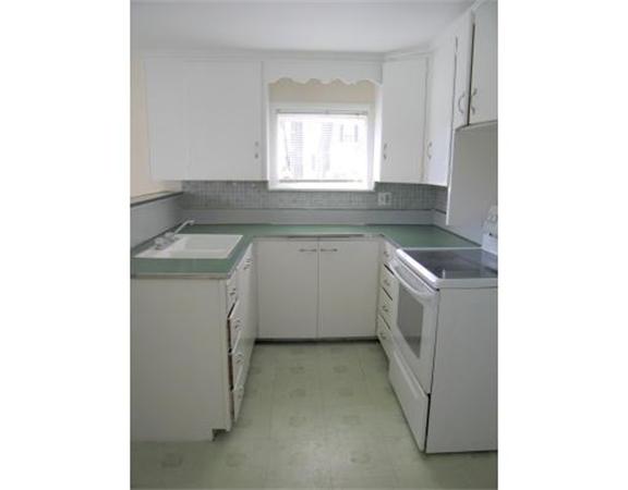 29 Wallingford Road Worcester, MA 01607 - Photo 3 of 5 Gallery Image 3