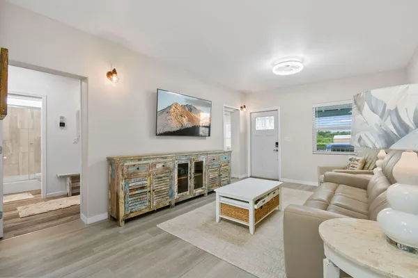 a view of livingroom with furniture