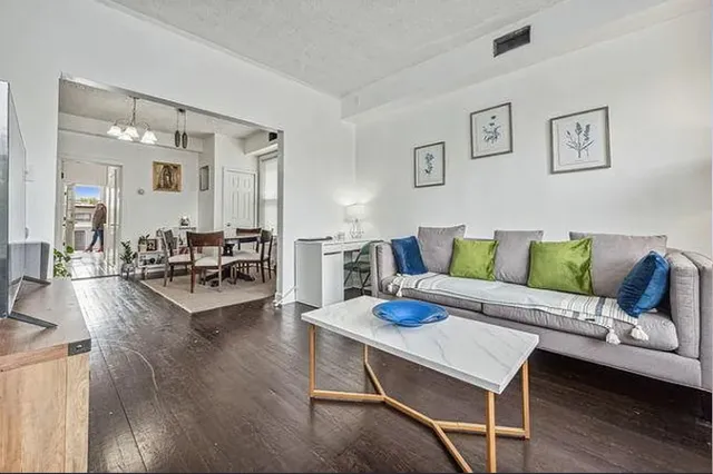 $2,500 | 4833 North Ashland Avenue, Unit 2, Chicago, IL 60640