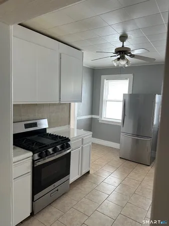 $1,700 | 448 Hillside Avenue, Unit 2, Hartford, CT 06106