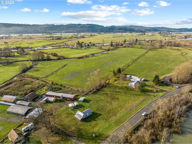a view of an ocean and a building