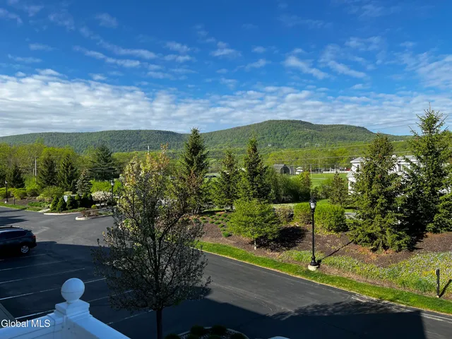 $368,000 | 107 Kelly Circle, Guilderland, NY 12009