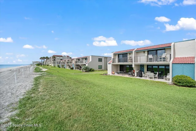 a view of a house with backyard and porch